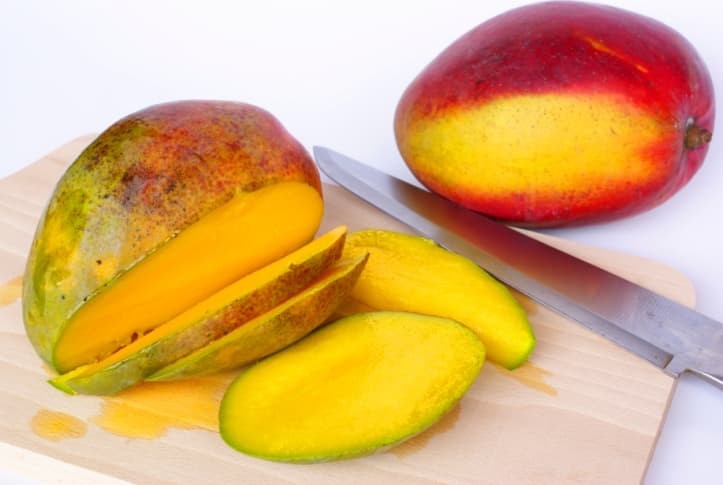 Superbly Scrumptious: How to Make a Simple Summer Mango Salad