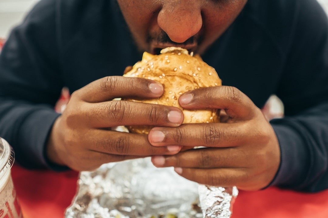 How Hypnosis Can Help You Stop Overeating