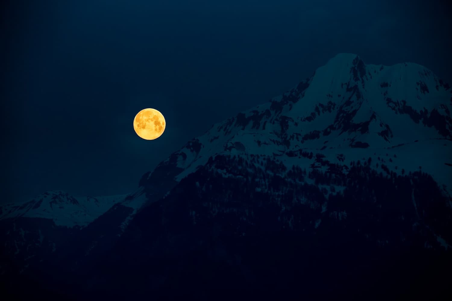 A Guide to Full Moon Meditation: What, Why & How?